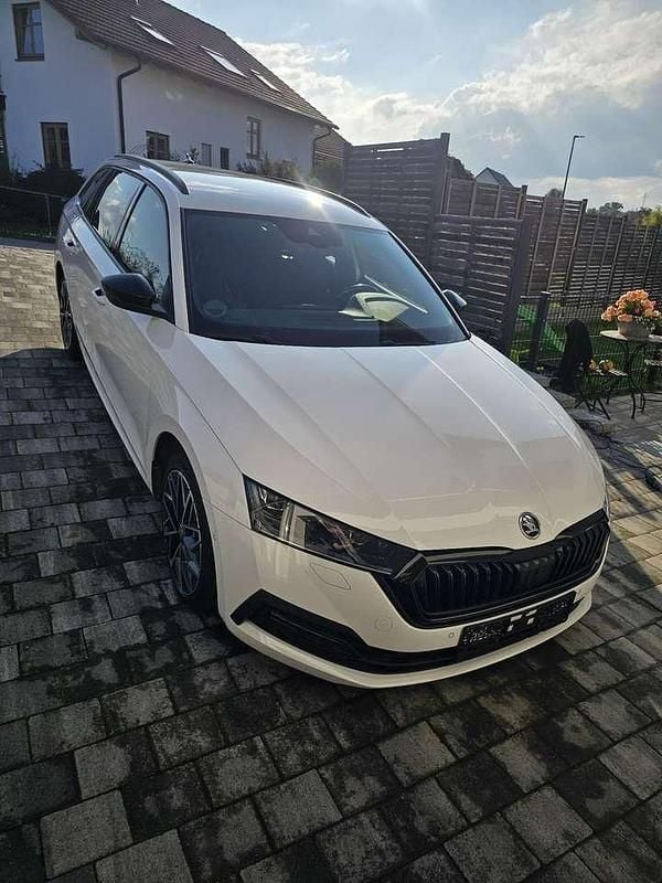 Weiß Gebraucht 2020 Skoda Octavia First Edition Kombi | 16.999 € (Teuer) - Bild 1/4