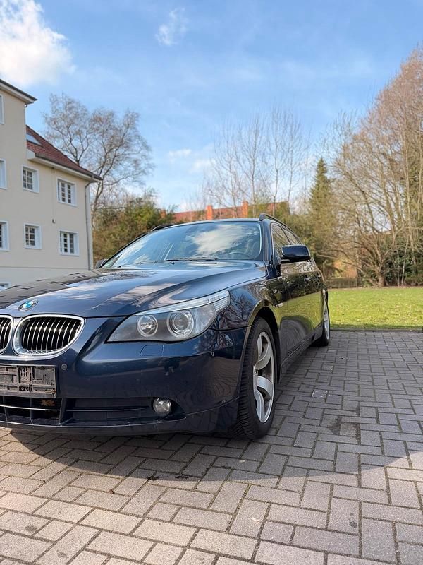 Gebraucht BMW 523 177 PS (130 kW) 2006 Schwarz Kombi