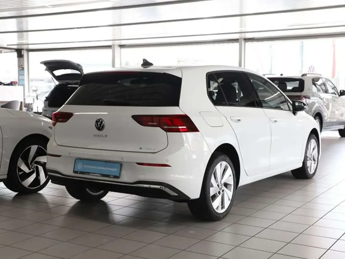 Gebraucht VW Golf VIII R 150 PS (110 kW) 2025 Purewhite Limousine