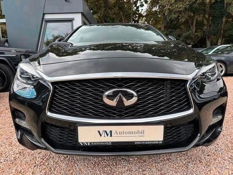 Gebraucht Infiniti Q30 156 PS (114 kW) 2019 Schwarz Limousine