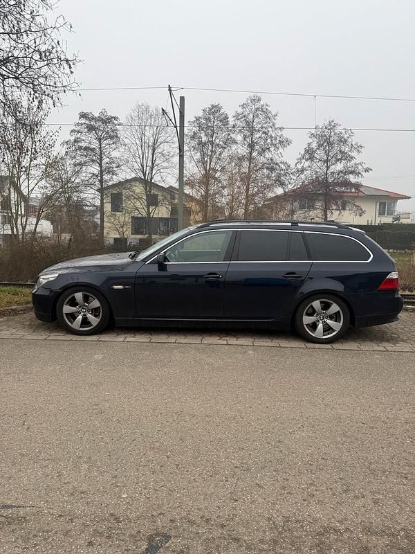 Gebraucht BMW 525 197 PS (144 kW) 2009 Blau Kombi