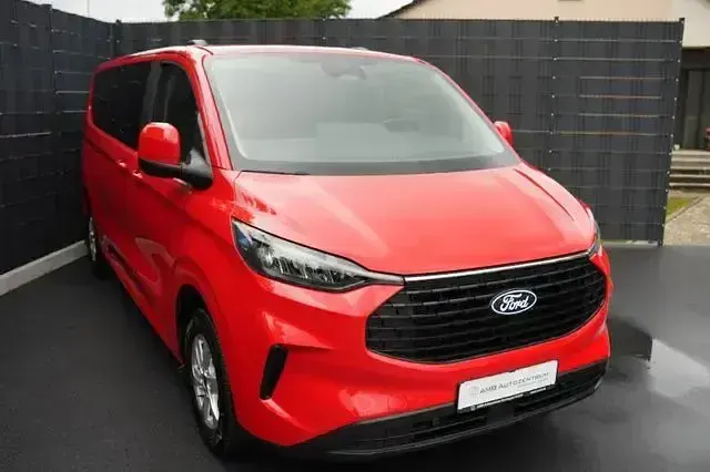 Gebraucht Ford Tourneo Custom Trend 136 PS (100 kW) 2025 Rot Van