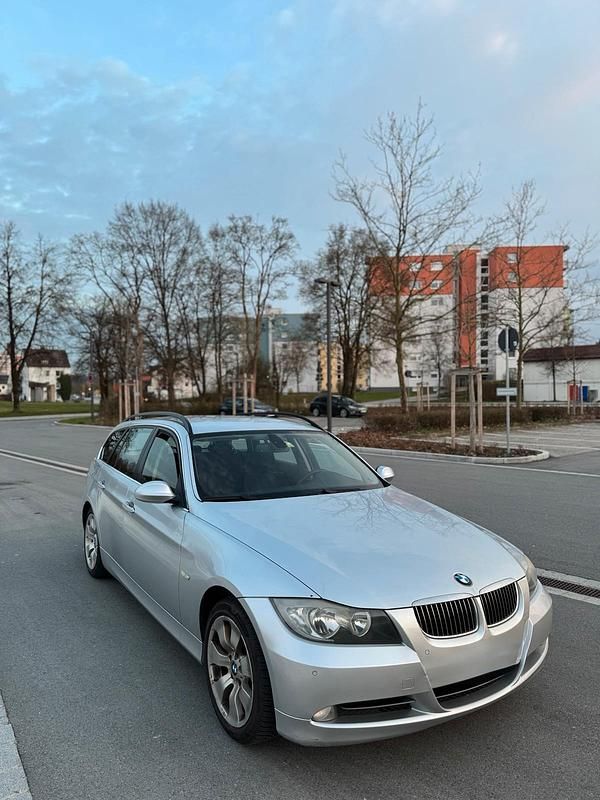 Gebraucht BMW 330 231 PS (169 kW) 2006 Grau Kombi