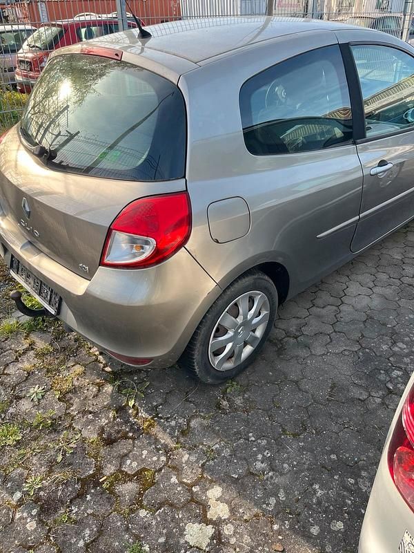 Gebraucht Renault Clio IV 90 PS (66 kW) 2012 Braun Kleinwagen