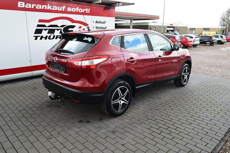 Gebraucht Nissan Qashqai Acenta 116 PS (85 kW) 2016 Rot SUV