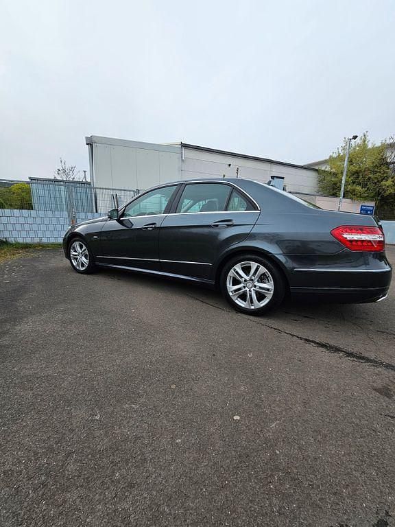 Gebraucht Mercedes E220 Avantgarde 170 PS (125 kW) 2011 Grau Limousine