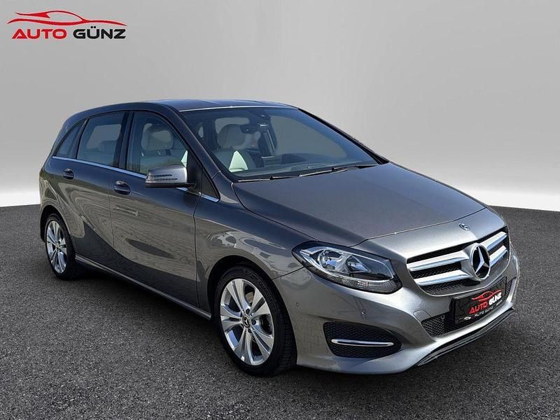 Gebraucht Mercedes B180 Urban 122 PS (89 kW) 2017 Grau Van / Kleinbus