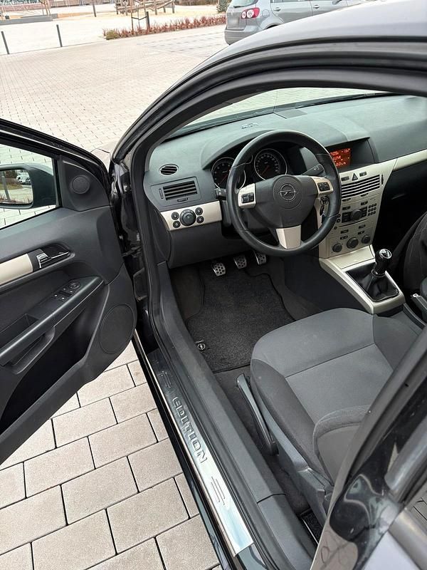 Gebraucht Opel Astra GTC 116 PS (85 kW) 2008 Schwarz Coupé
