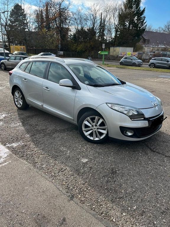 Silber Gebraucht 2012 Renault Mégane III Dynamique Limousine | 2.800 € (Superpreis) - Bild 1/4