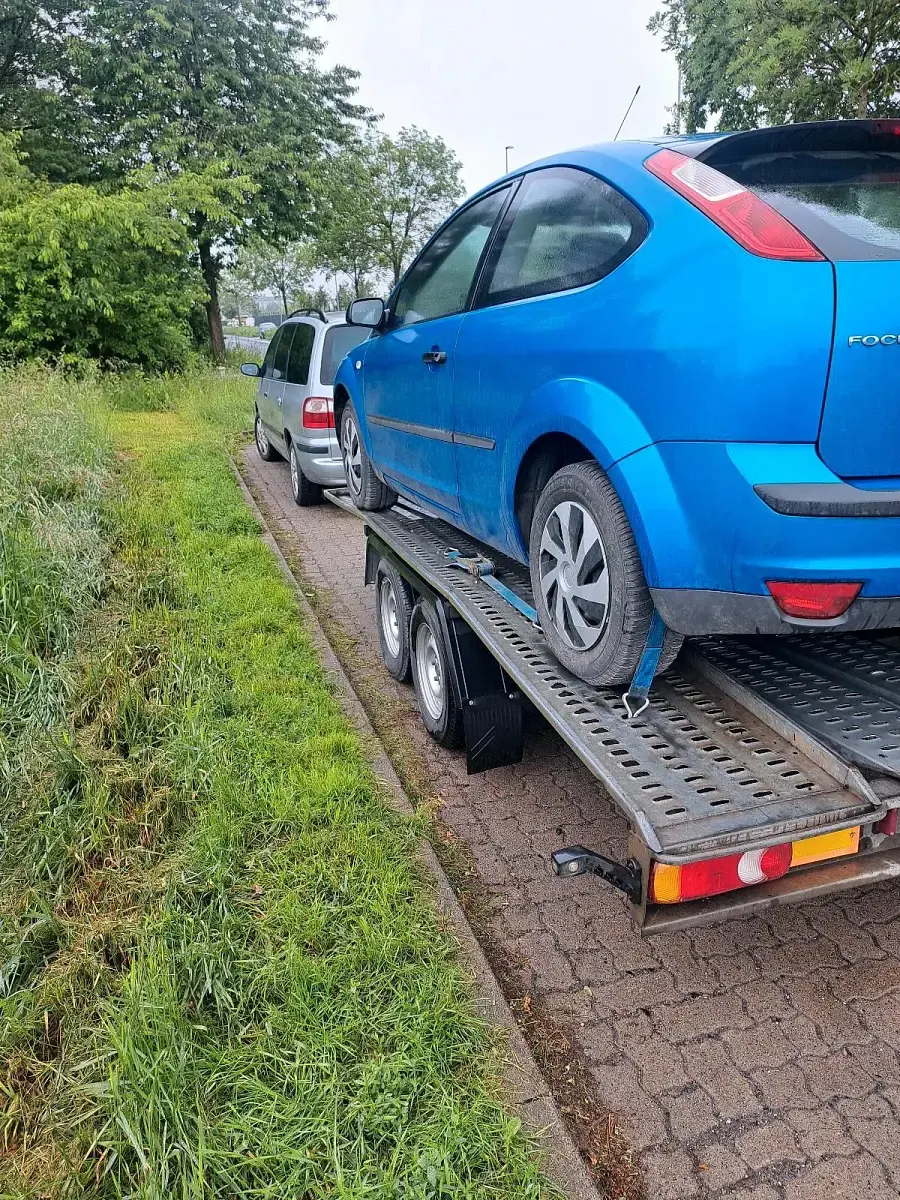 Gebraucht Ford Focus 80 PS (58 kW) 2005 Blau Kleinwagen