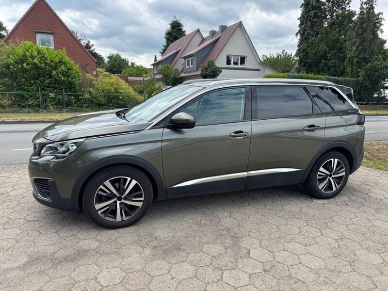 Grau Gebraucht 2018 Peugeot 5008 Allure Van / Kleinbus | 9.990 € (Guter Preis) - Bild 1/4