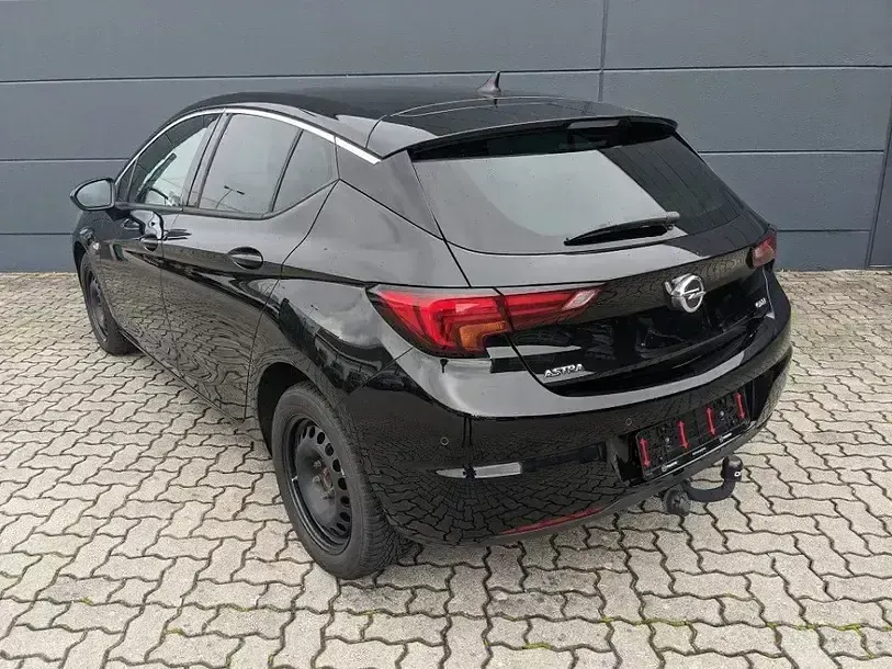 Gebraucht Opel Astra Dynamic 136 PS (100 kW) 2018 Onyx schwarz metallic (metallic) Limousine