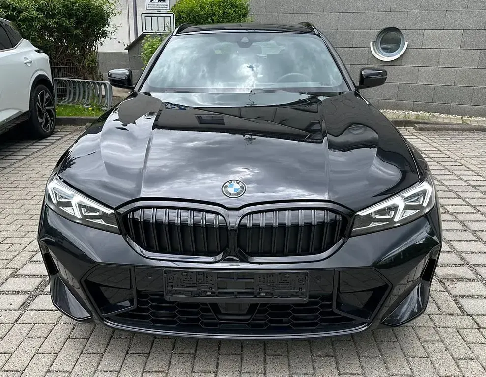Gebraucht BMW 330 Sport Line 245 PS (180 kW) 2025 Schwarz Kombi