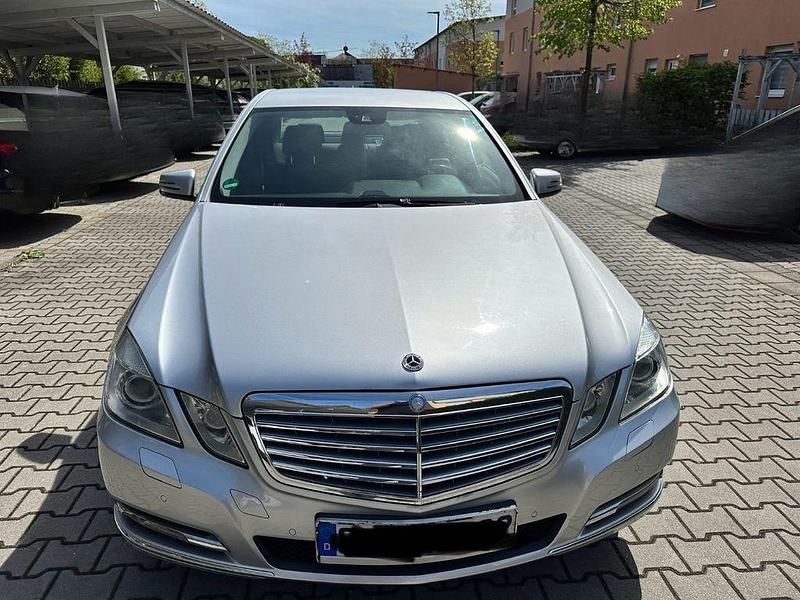 Silber Gebraucht 2010 Mercedes E350 Elegance Limousine | 5.000 € (Superpreis) - Bild 1/4