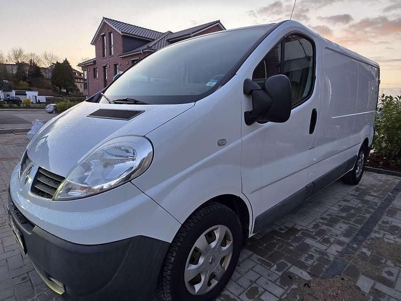 Gebraucht Renault Trafic 114 PS (83 kW) 2014 Weiß Van / Kleinbus
