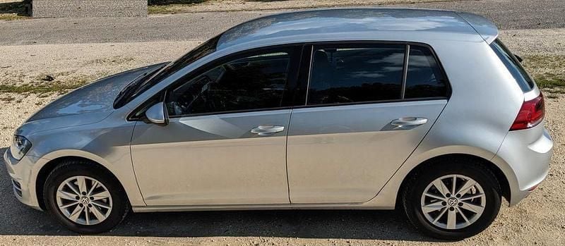 Silber Gebraucht 2015 VW Golf VII Comfortline Limousine | 7.200 € (Superpreis) - Bild 1/4