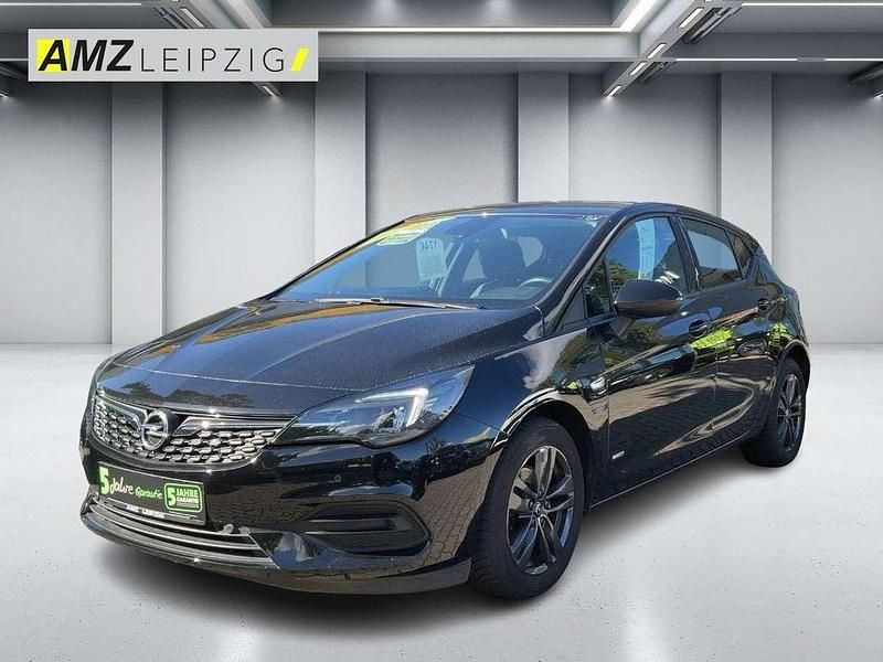 Onyx schwarz (metallic) Gebraucht 2021 Opel Astra Design Edition Limousine | 14.990 € (Guter Preis) - Bild 1/4