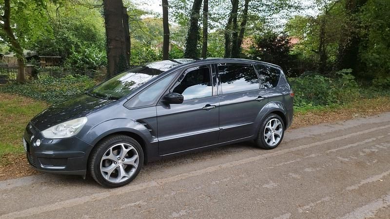 Gebraucht Ford S-MAX Titanium 175 PS (128 kW) 2009 Grau Van / Kleinbus