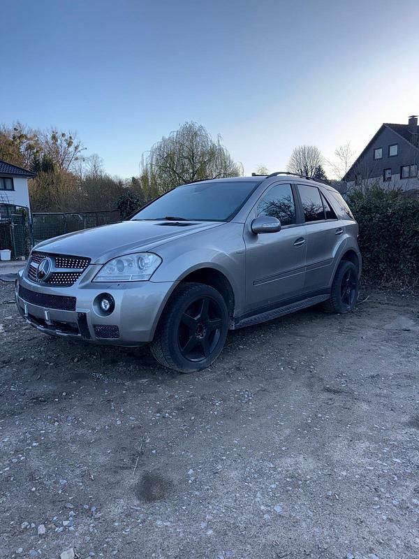 Gebraucht Mercedes ML320 224 PS (164 kW) 2005 Silber SUV