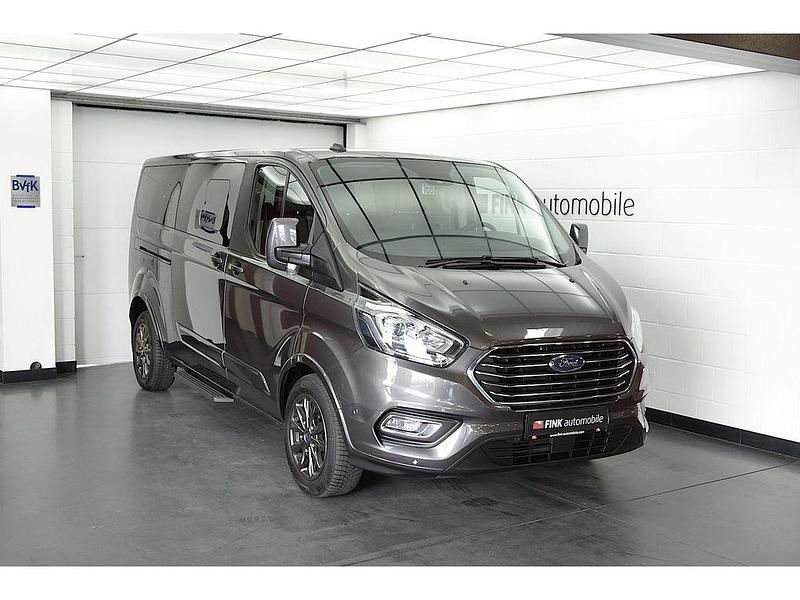 Grau Gebraucht 2021 Ford Tourneo Titanium Van / Kleinbus | 32.350 € (Superpreis) - Bild 1/3