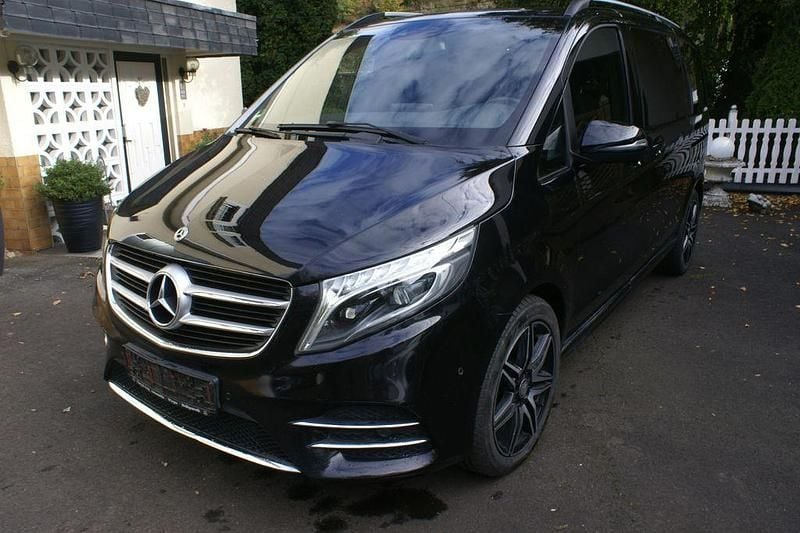 Schwarz Gebraucht 2018 Mercedes V250 Edition Van / Kleinbus | 26.500 € (Superpreis) - Bild 1/4