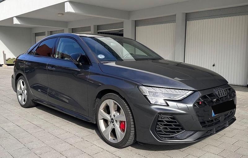 Gebraucht Audi S3 Ambiente 333 PS (244 kW) 2024 Grau Limousine