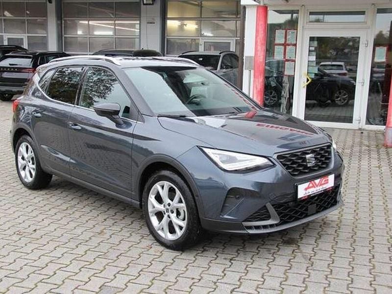 Magnetic grau Gebraucht 2024 Seat Arona FR SUV | 21.900 € (Fairer Preis) - Bild 1/4
