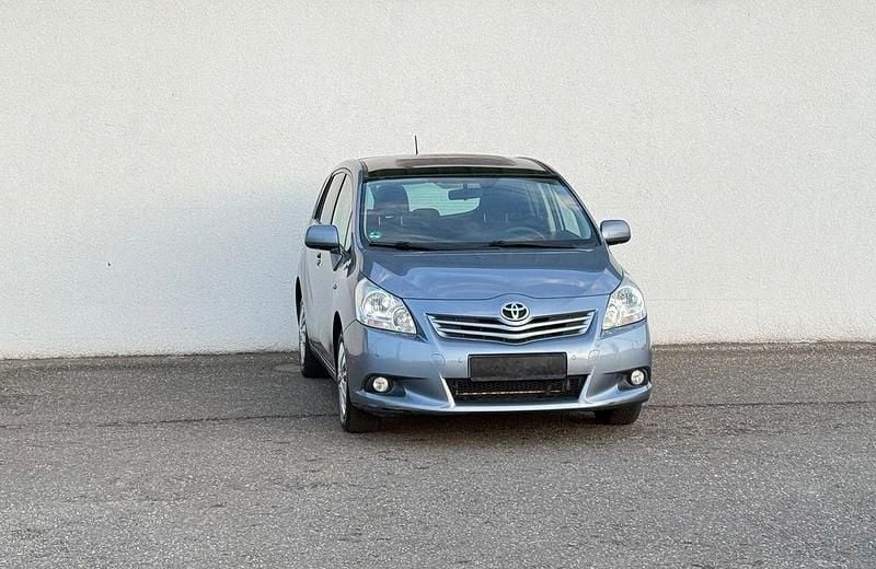 Gebraucht Toyota Verso Travel 147 PS (108 kW) 2013 Blau Van / Kleinbus