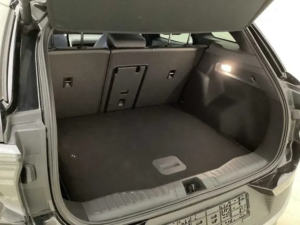 Käytetty Ford Explorer 250 kW (340 HP) 2025 Musta Katumaasturi