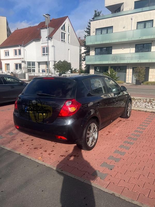 Gebraucht Kia Ceed 109 PS (80 kW) 2008 Schwarz Kleinwagen