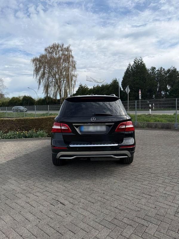 Gebraucht Mercedes ML350 258 PS (189 kW) 2012 Schwarz SUV