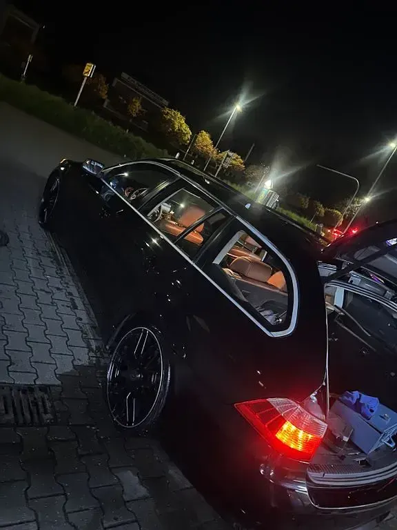 Gebraucht BMW 523 177 PS (130 kW) 2006 Schwarz Kombi