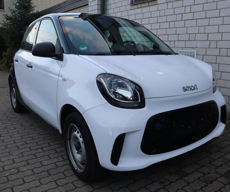 Weiß Gebraucht 2021 Smart ForFour Electric Drive Limousine | 7.990 € (Guter Preis) - Bild 1/4