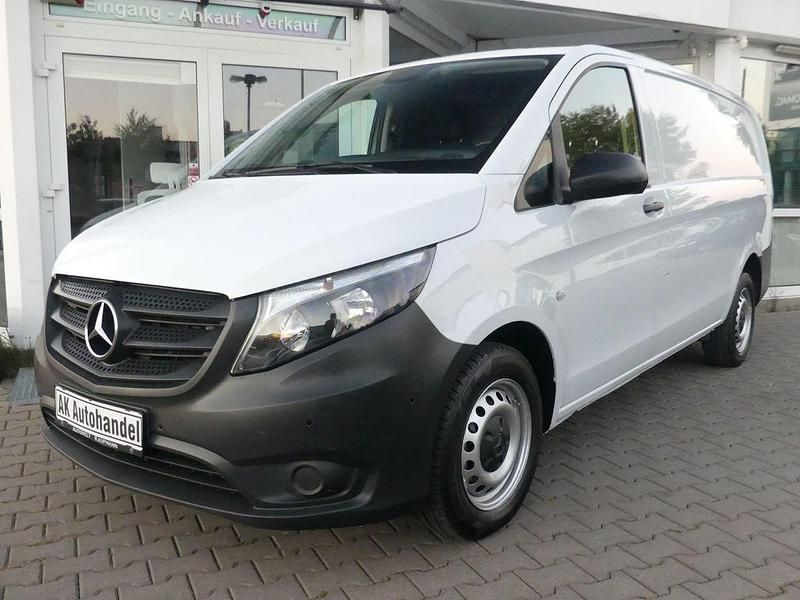 Weiß Gebraucht 2020 Mercedes Vito Van / Kleinbus | 13.890 € (Guter Preis) - Bild 1/4