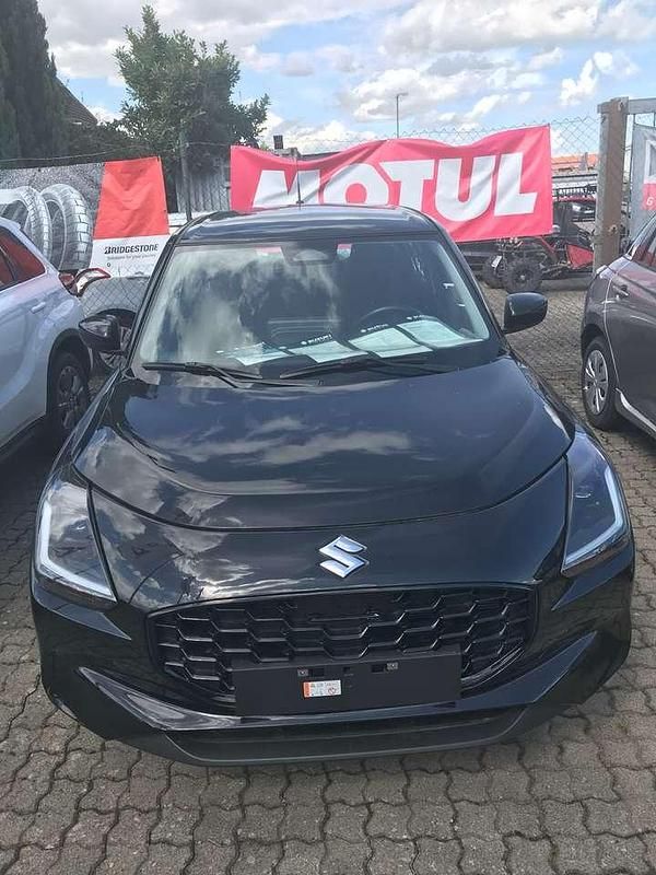Neu Suzuki Swift Club 83 PS (61 kW) 2025 Super black pearl metallic Kleinwagen