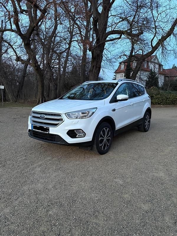 Gebraucht Ford Kuga 120 PS (88 kW) 2019 Weiß SUV