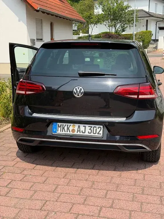 Gebraucht VW Golf VII Sound 125 PS (91 kW) 2018 Schwarz Limousine