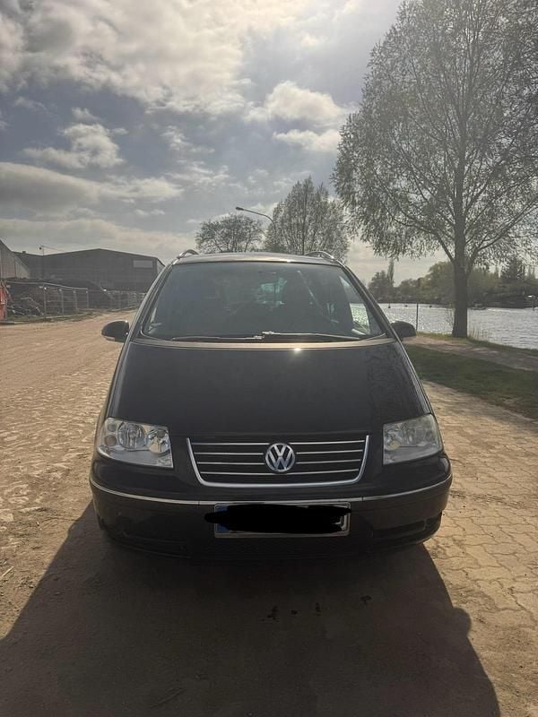 Second-hand VW Sharan 116 CP (85 kW) 2007 Negru Monovolum
