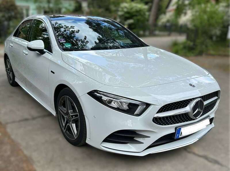 Weiß Gebraucht 2020 Mercedes A250 AMG Limousine | 28.260 € (Fairer Preis) - Bild 1/4