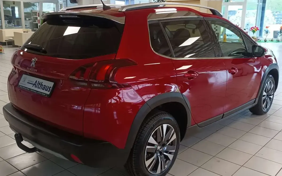 Gebraucht Peugeot 2008 Allure 131 PS (96 kW) 2019 Ultimaterot/metallic SUV