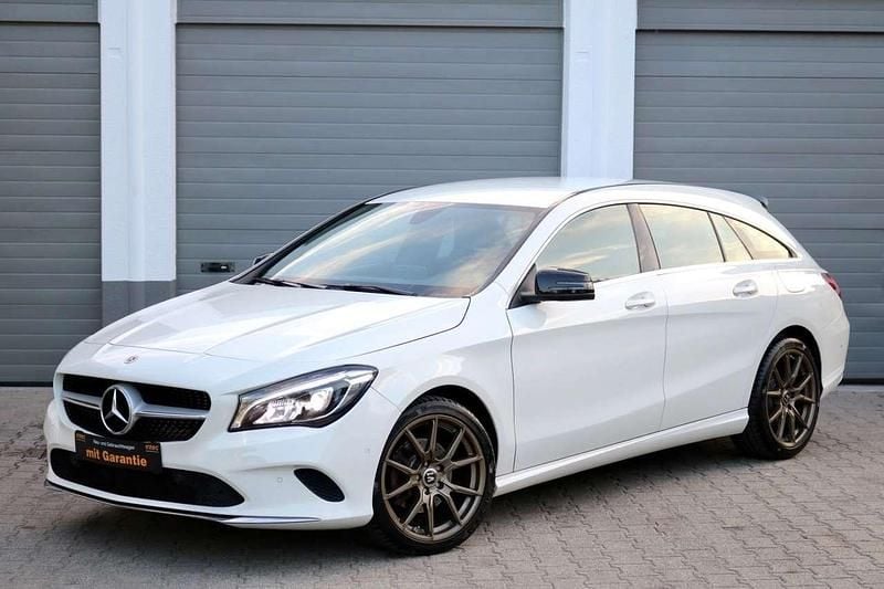 Calcitweiss/zirrusweiss Gebraucht 2017 Mercedes CLA180 Limousine | 14.900 € (Guter Preis) - Bild 1/4