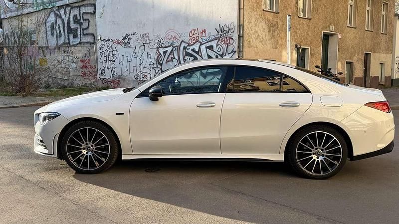 Gebraucht Mercedes CLA250e AMG 160 PS (117 kW) 2021 Weiß Limousine