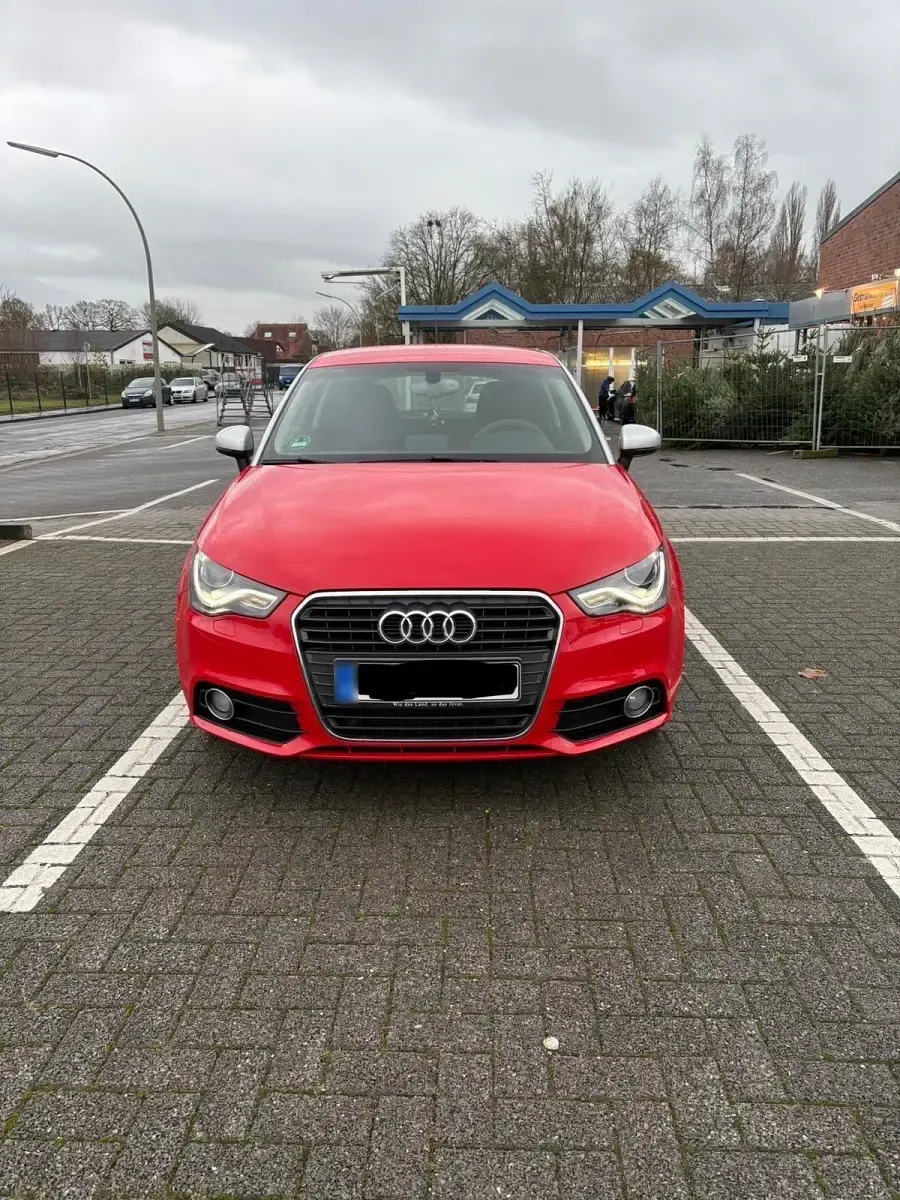Gebraucht Audi A1 Design 122 PS (89 kW) 2011 Rot Kleinwagen