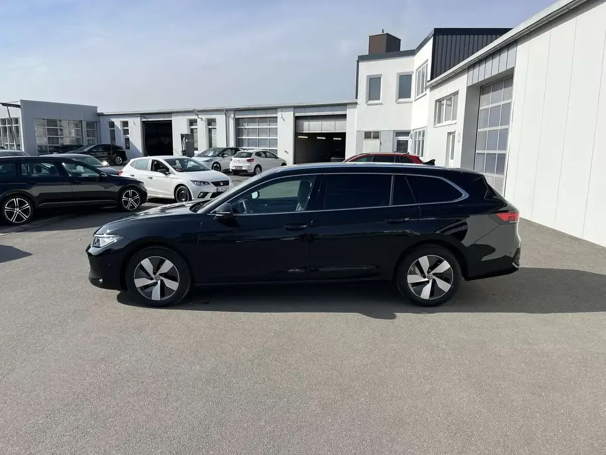 Gebraucht VW Passat Business 150 PS (110 kW) 2024 Grenadillschwarz Kombi