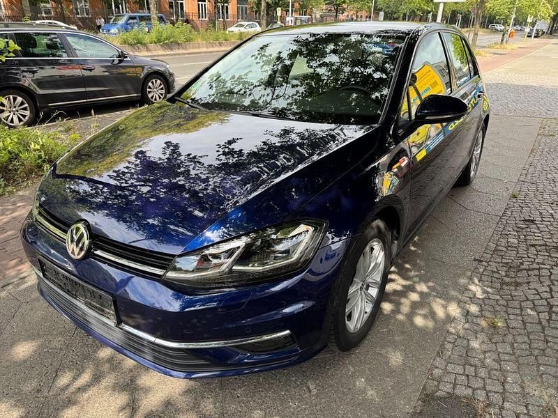 Blau Gebraucht 2019 VW Golf VII Comfortline Limousine | 14.888 € (Fairer Preis) - Bild 1/4