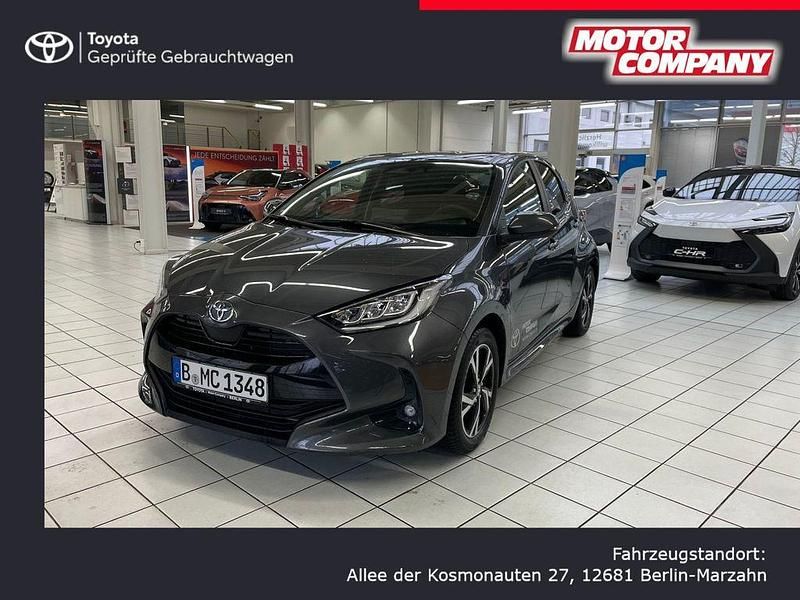 Grau Gebraucht 2025 Toyota Yaris Hybrid Limousine | 28.490 € - Bild 1/4