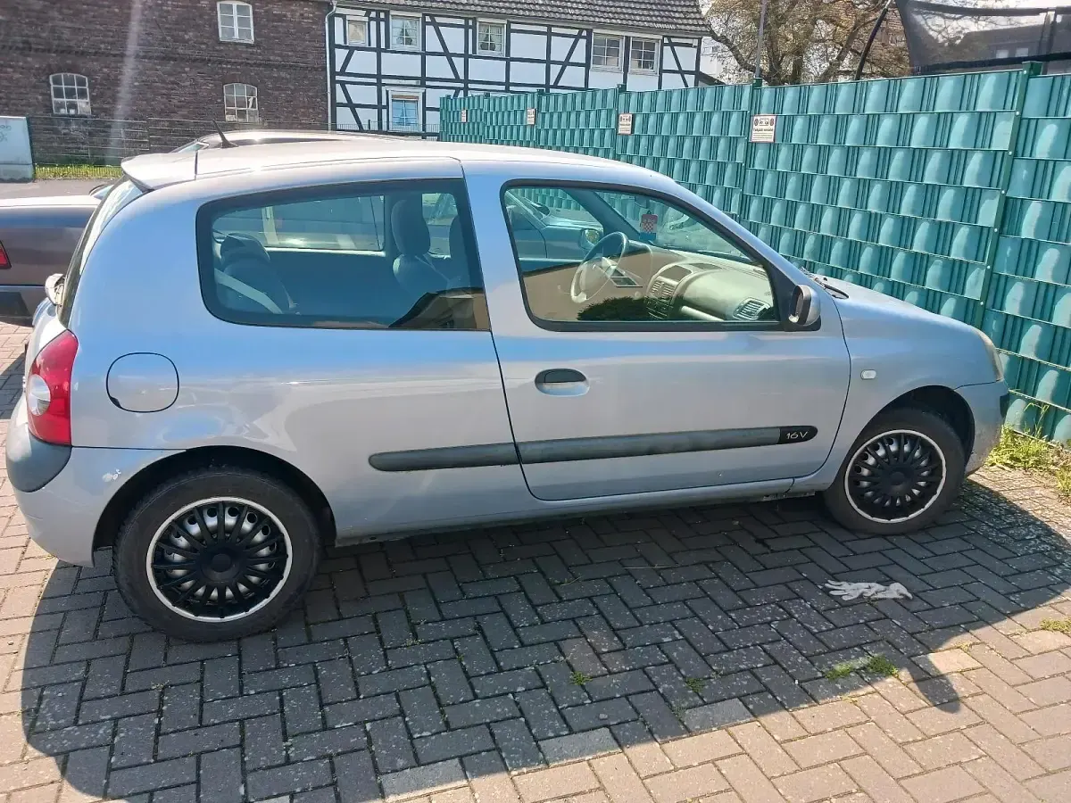 Gebraucht Renault Clio II 75 PS (55 kW) 2005 Kleinwagen