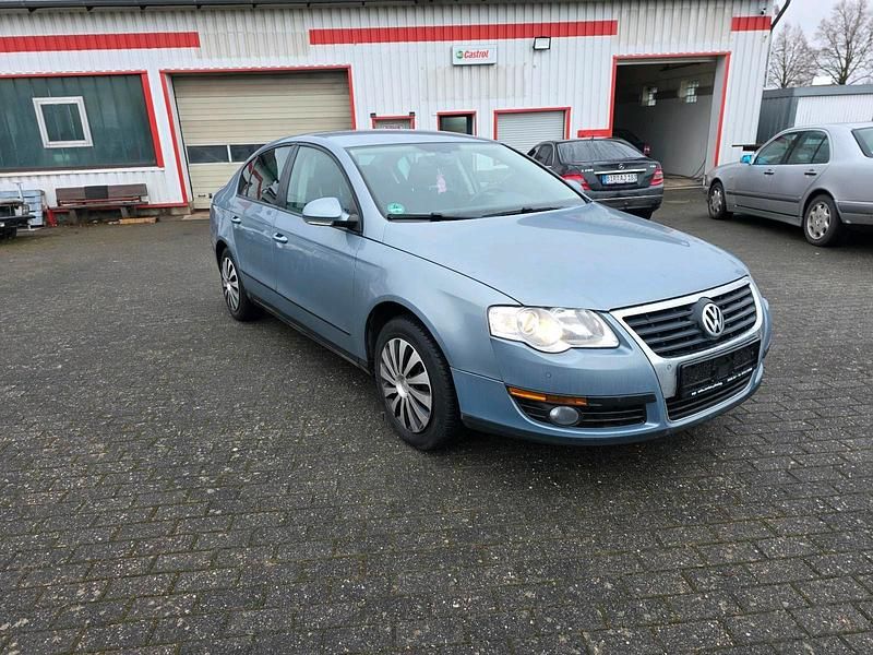 Grau Gebraucht 2008 VW Passat Limousine | 1.799 € (Superpreis) - Bild 1/4