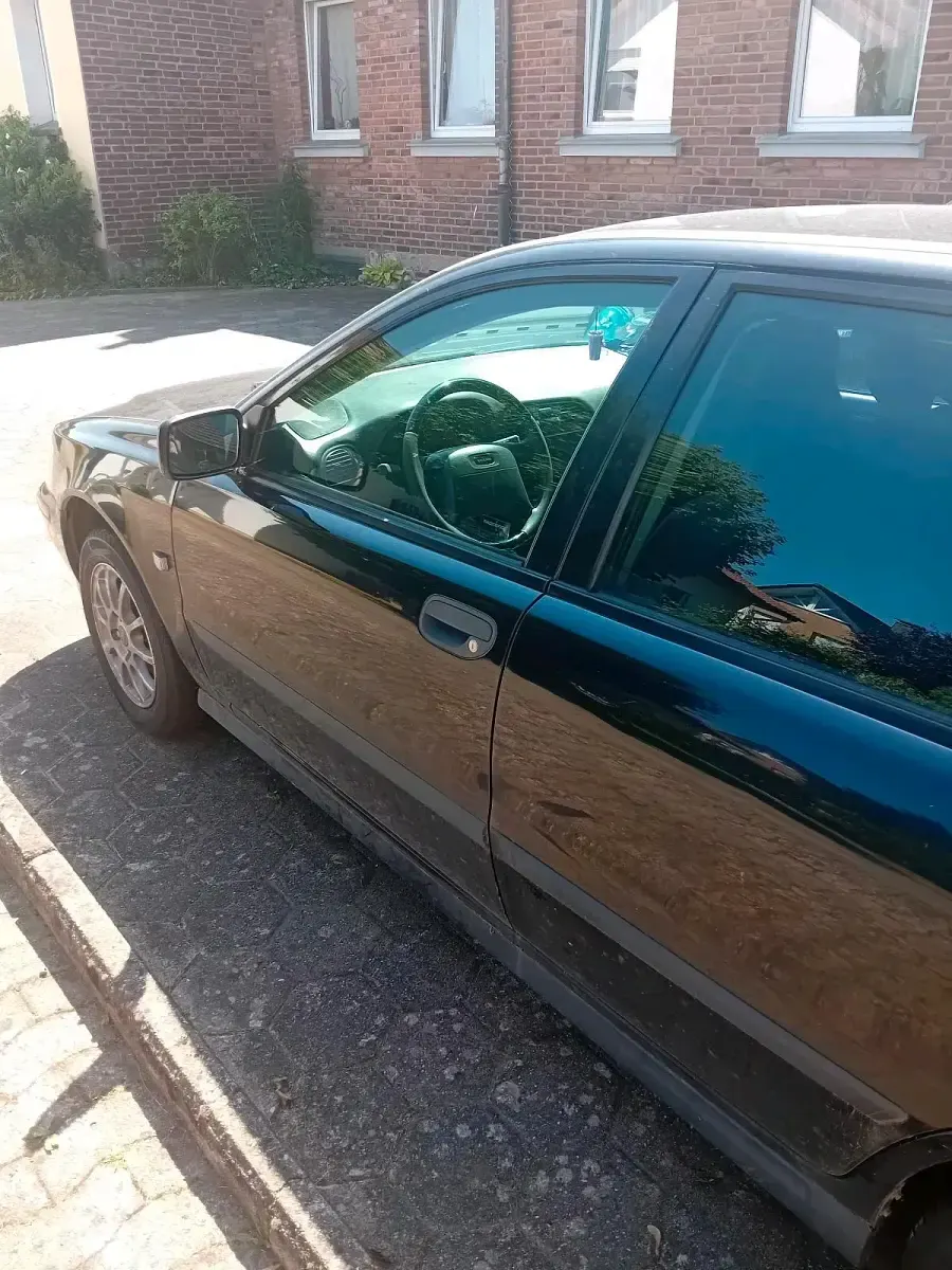 Gebraucht Volvo V40 122 PS (89 kW) 2001 Schwarz Kombi