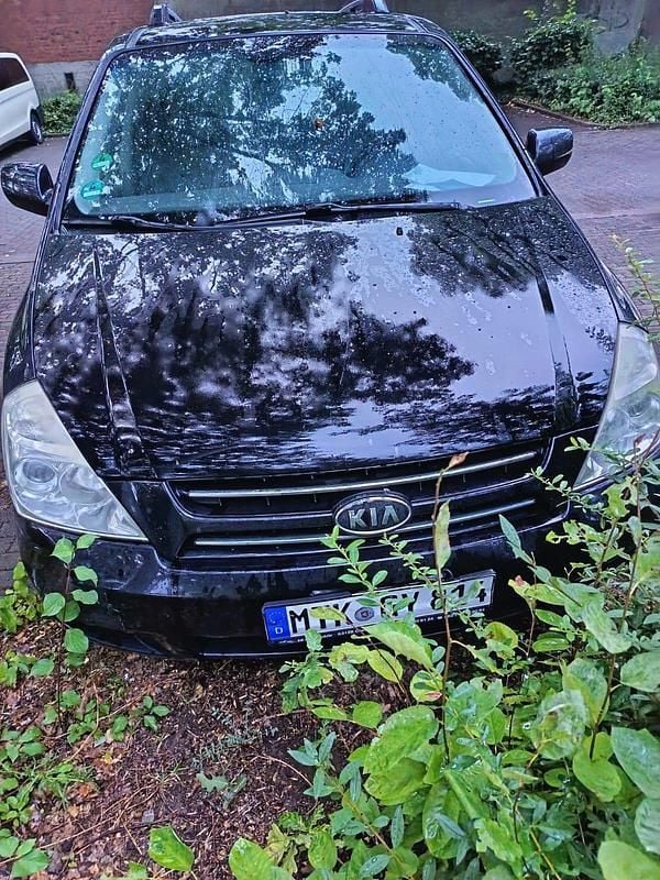 Schwarz Gebraucht 2011 Kia Carnival 2 Van / Kleinbus | 1.800 € - Bild 1/4